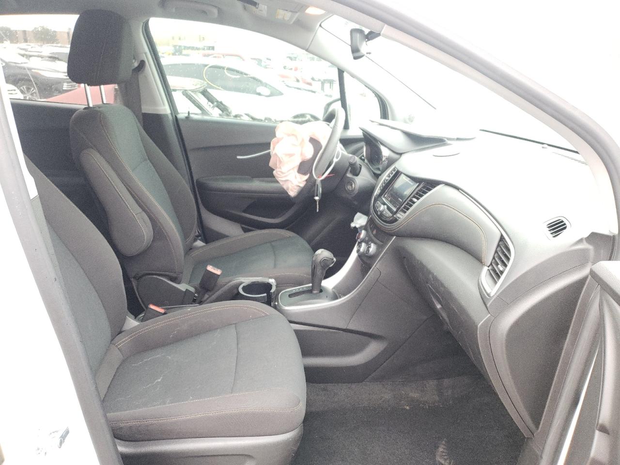 Photo 5 from auction – 2020 CHEVROLET TRAX LS with VIN KL7CJKSB9LB022086