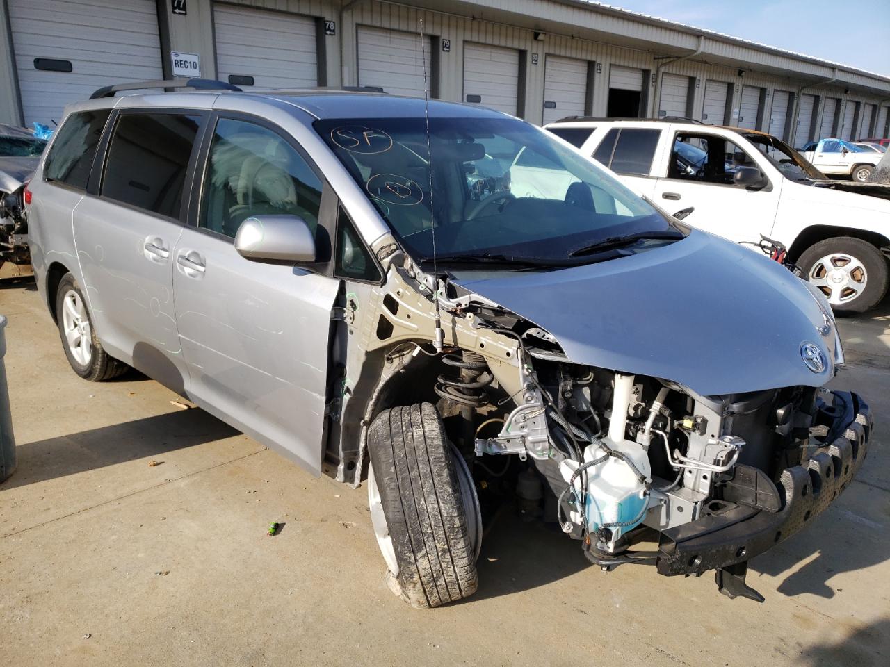 TOYOTA SIENNA LE 2014 with VIN 5TDKK3DC7ES425227 - Photo from auction