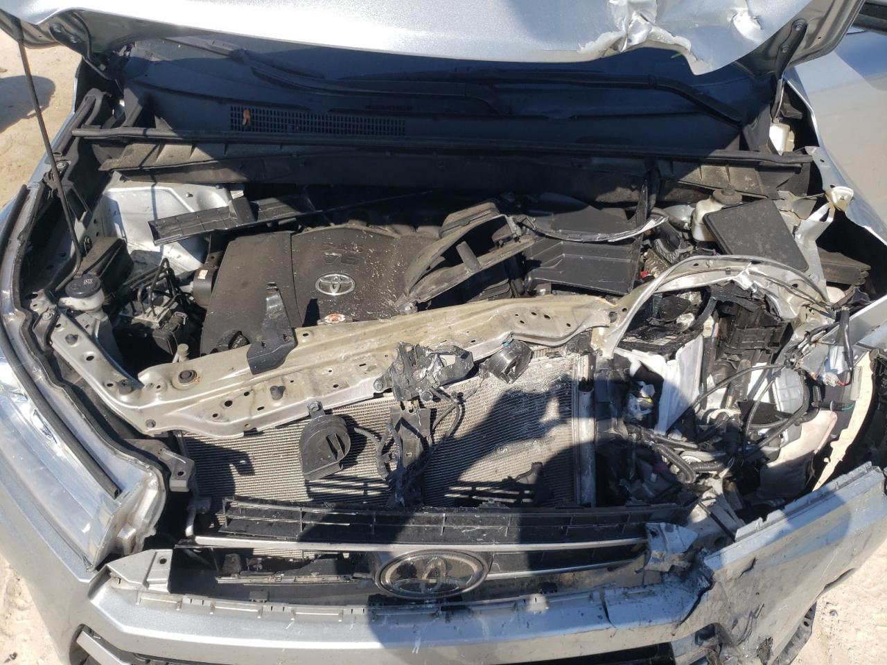 Photo 7 from auction – 2018 TOYOTA HIGHLANDER with VIN 5TDJZRFH7JS854221