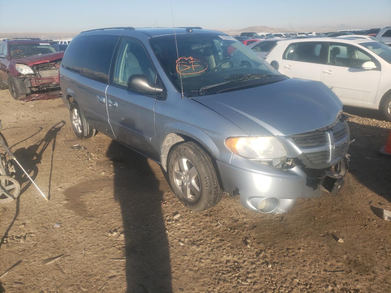 DODGE GRAND CARA 2005 with VIN 2D4GP44L55R414915 - Photo from auction