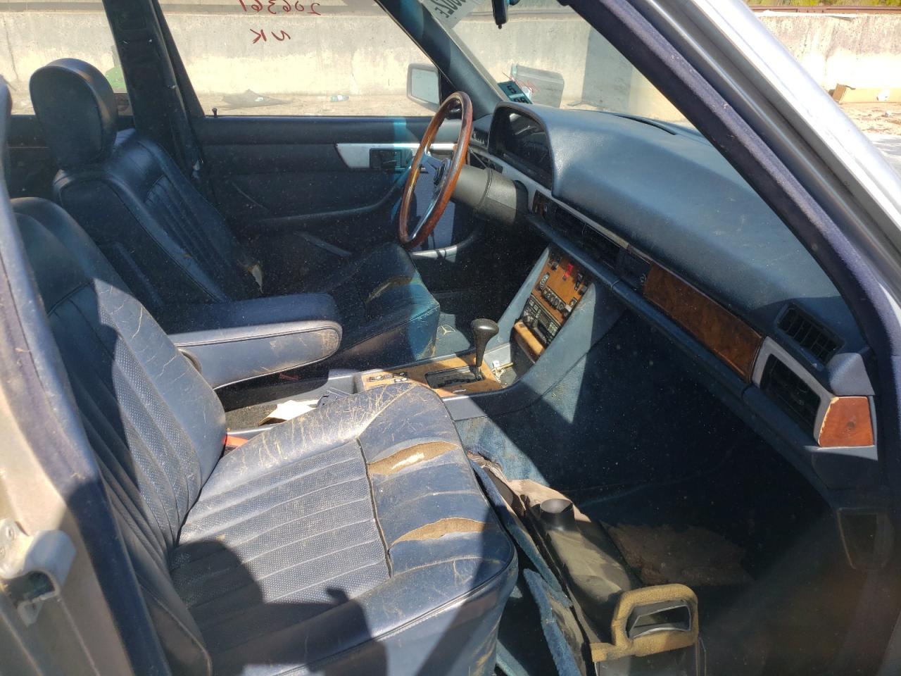 Photo 5 from auction – 1984 MERCEDES-BENZ 500-CLASS with VIN WDBCA37A8EA058643