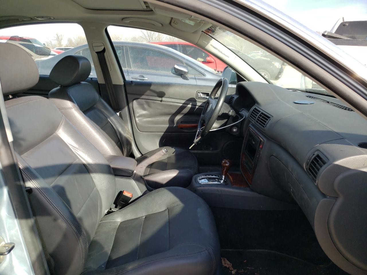 Photo 5 from auction – 2004 VOLKSWAGEN PASSAT GLX with VIN WVWTH63B24P241237