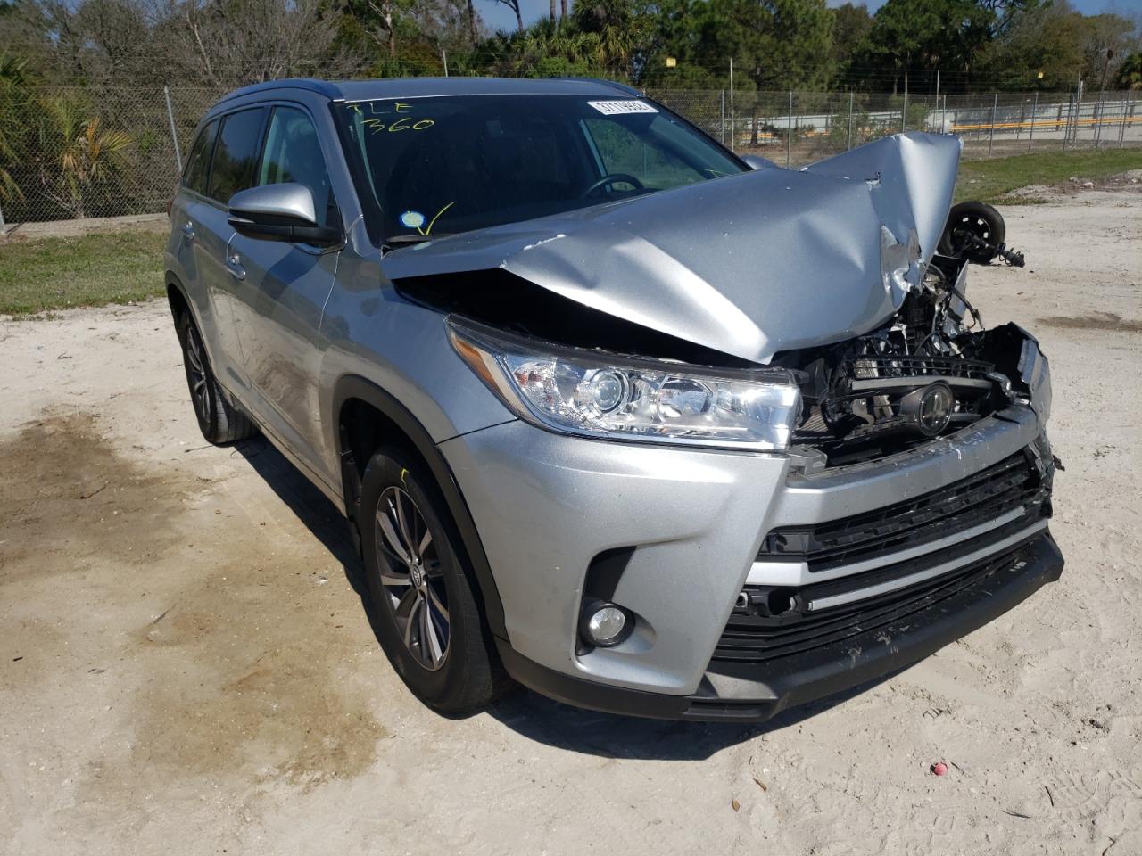 TOYOTA HIGHLANDER 2018 with VIN 5TDJZRFH7JS854221 - Photo from auction