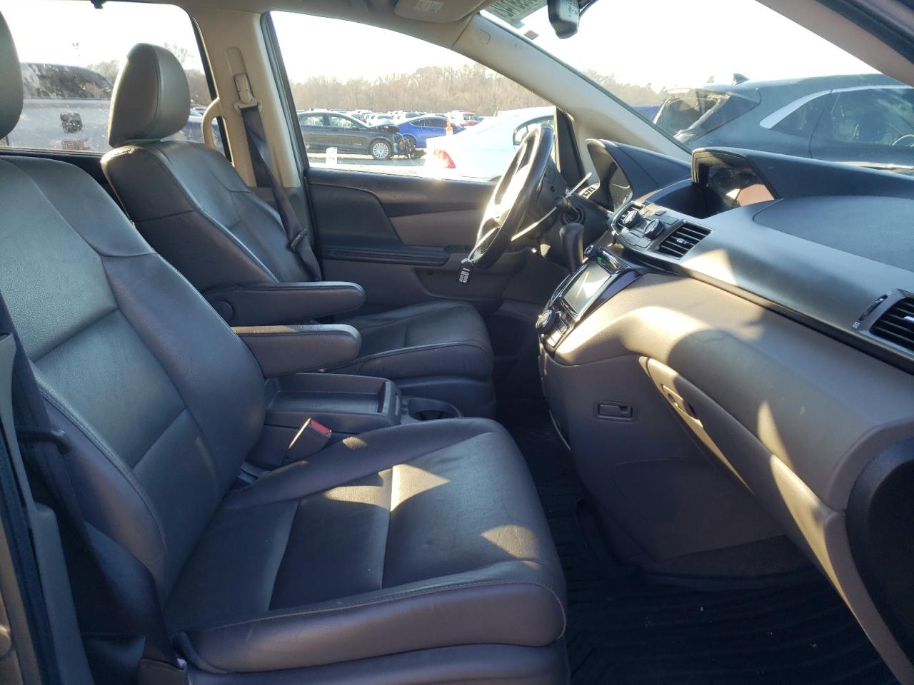 Photo 5 from auction – 2014 HONDA ODYSSEY EX with VIN 5FNRL5H68EB030506