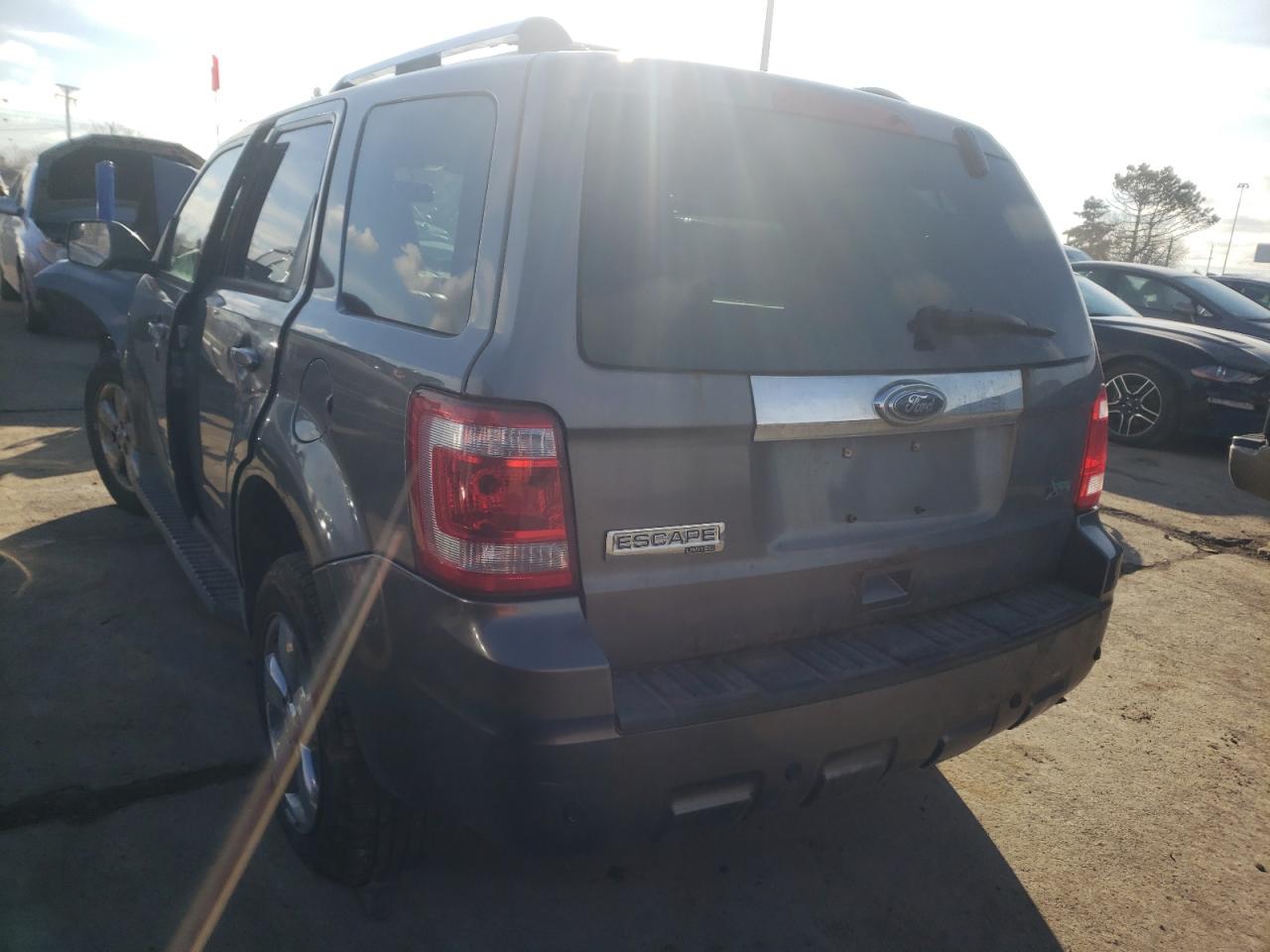 Photo 3 from auction – 2010 FORD ESCAPE LIM with VIN 1FMCU9EG6AKD08514