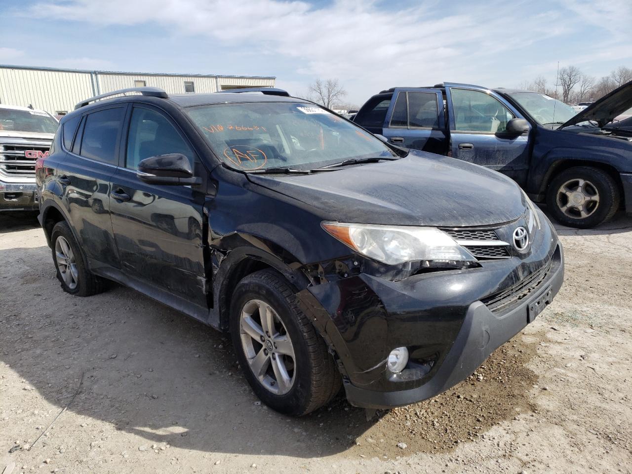 Photo 1 from auction – 2015 TOYOTA RAV4 XLE with VIN 2T3RFREV3FW266681