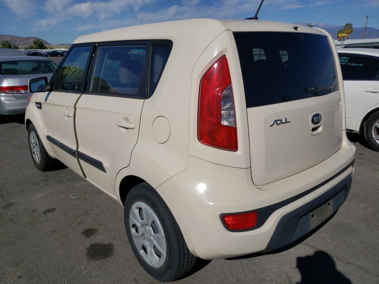 Photo 3 from auction – 2013 KIA SOUL with VIN KNDJT2A56D7759542
