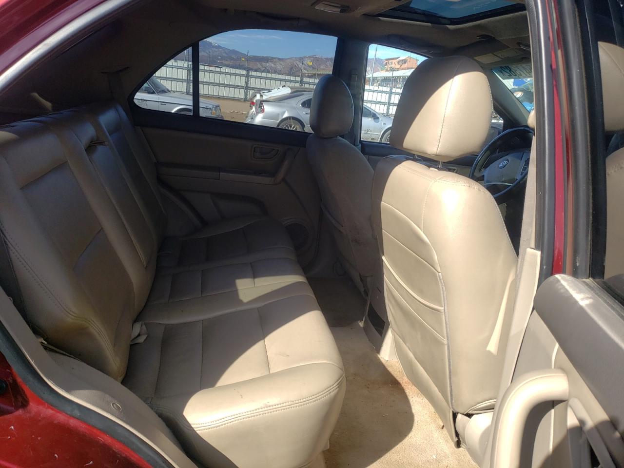 Photo 6 from auction – 2005 KIA SORENTO EX with VIN KNDJD733055484057