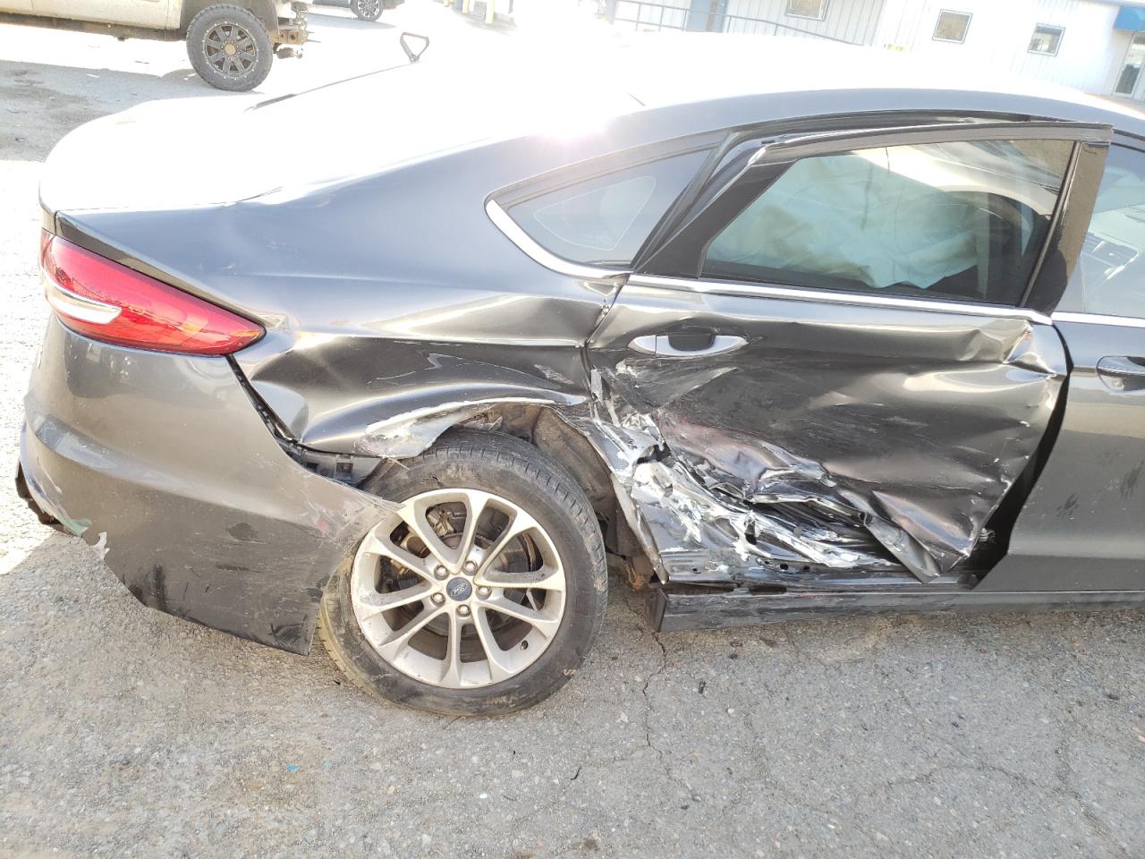 Photo 9 from auction – 2019 FORD FUSION SE with VIN 3FA6P0HD1KR198688