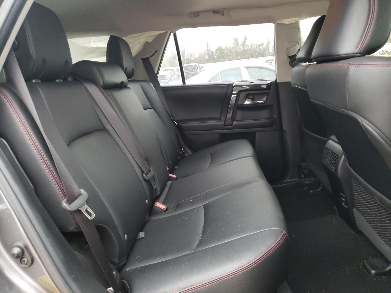 Photo 6 from auction – 2019 TOYOTA 4RUNNER SR with VIN JTEBU5JR0K5650021