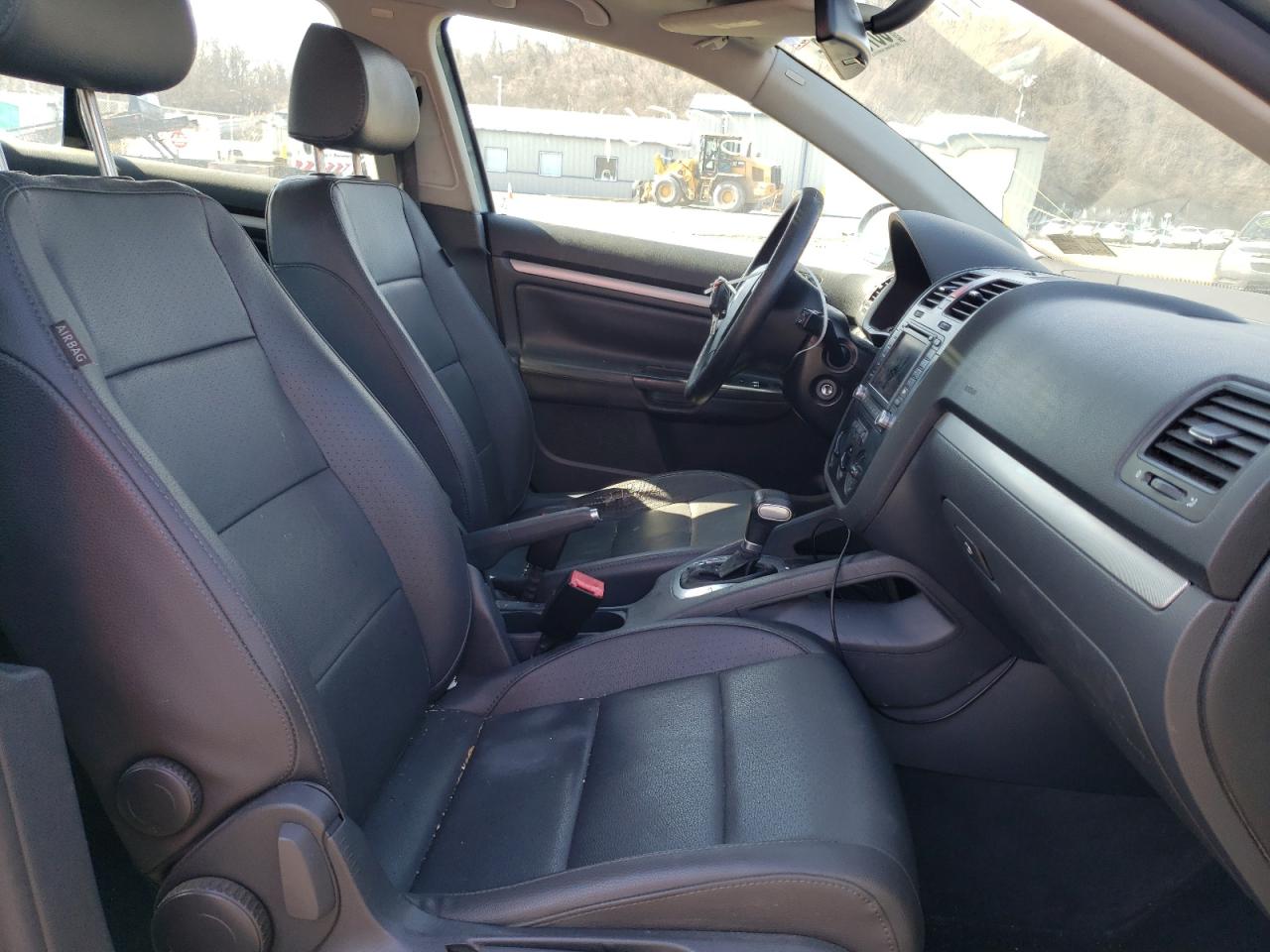 Photo 5 from auction – 2006 VOLKSWAGEN JETTA 2.5 with VIN 3VWSF71K26M755976