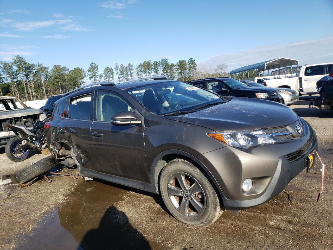 TOYOTA RAV4 XLE 2015 with VIN JTMRFREV7FD142412 - Photo from auction