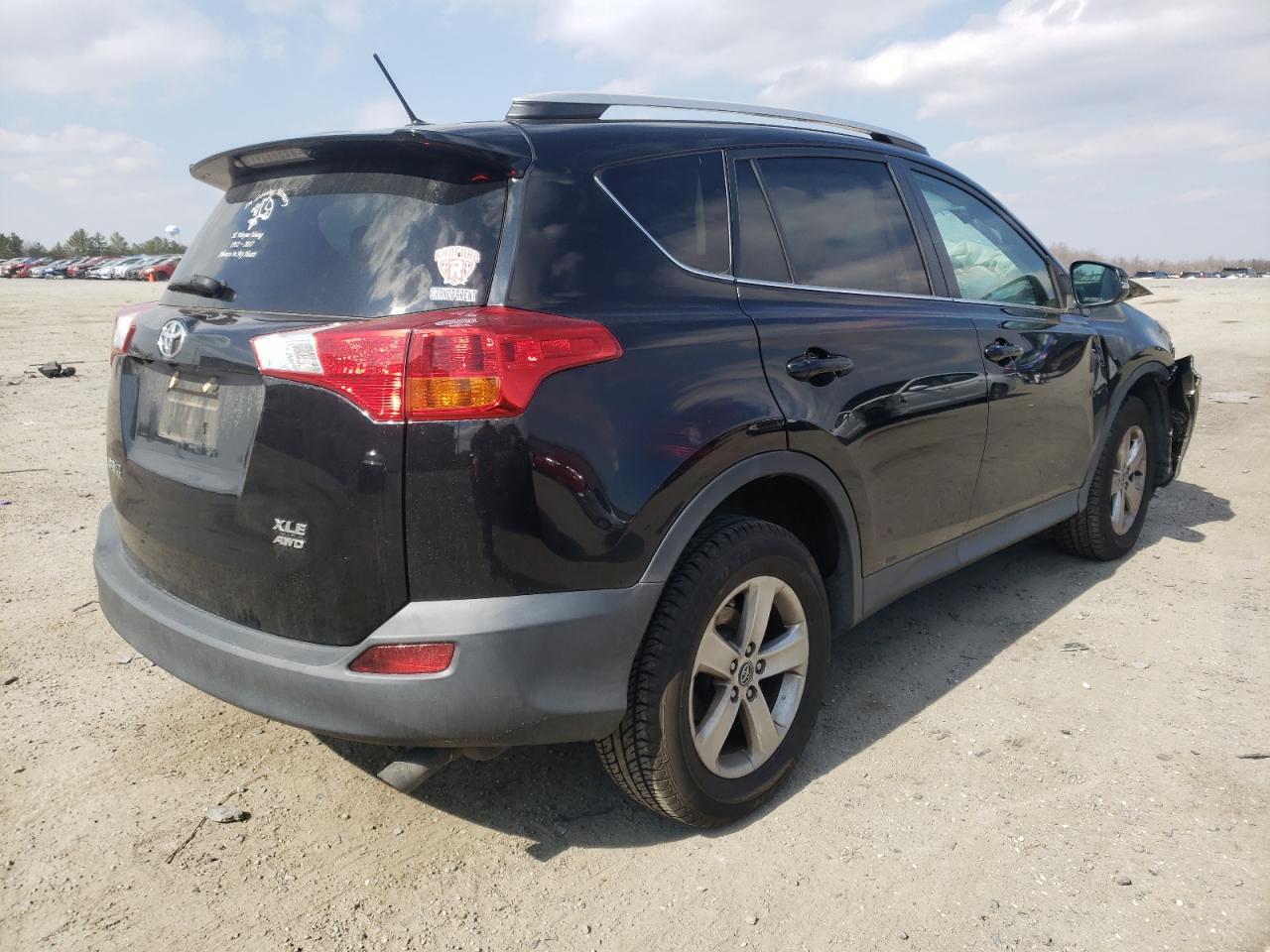 Photo 4 from auction – 2015 TOYOTA RAV4 XLE with VIN 2T3RFREV3FW350337