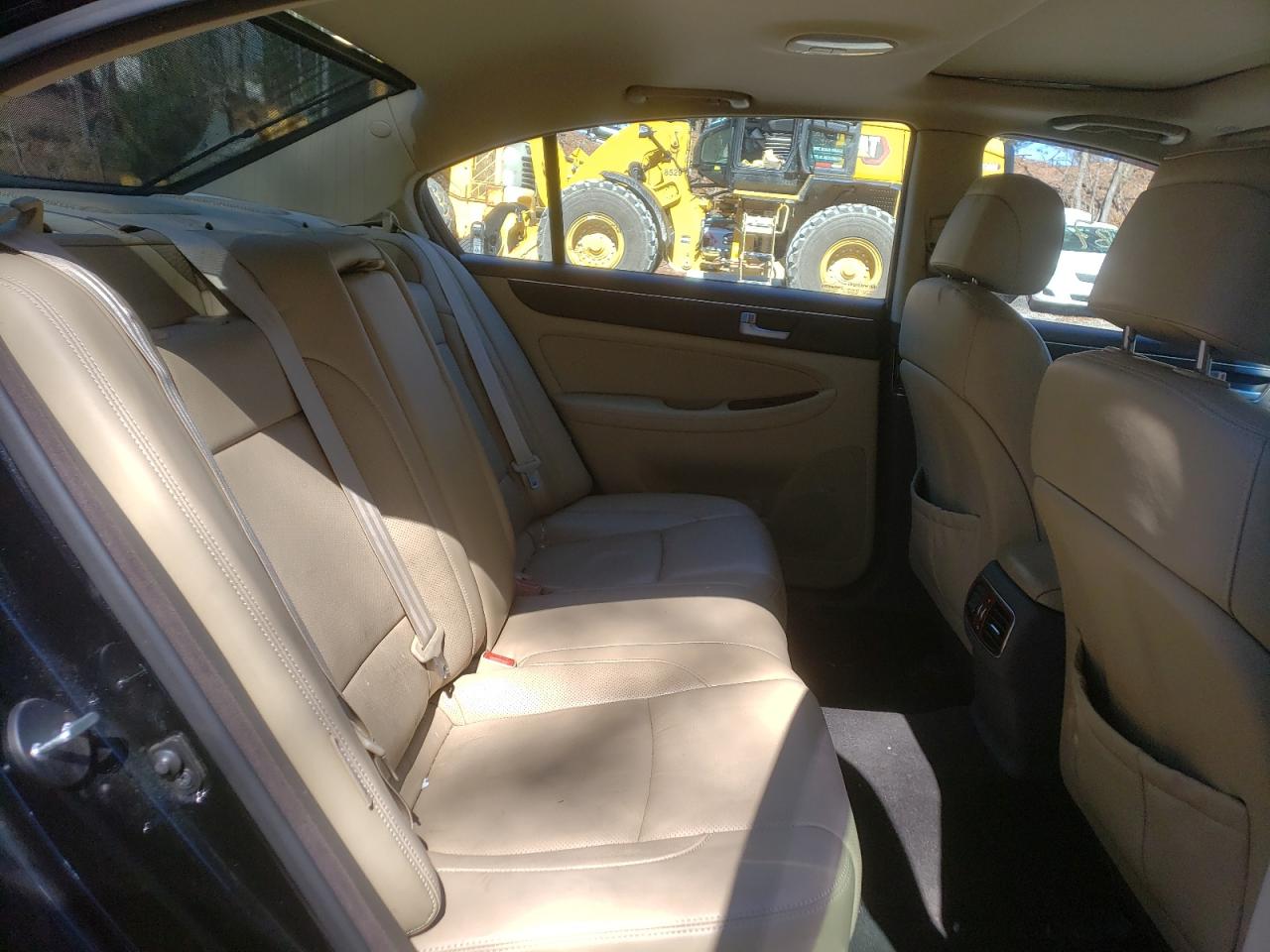 Photo 6 from auction – 2014 HYUNDAI GENESIS 3. with VIN KMHGC4DD6EU263308
