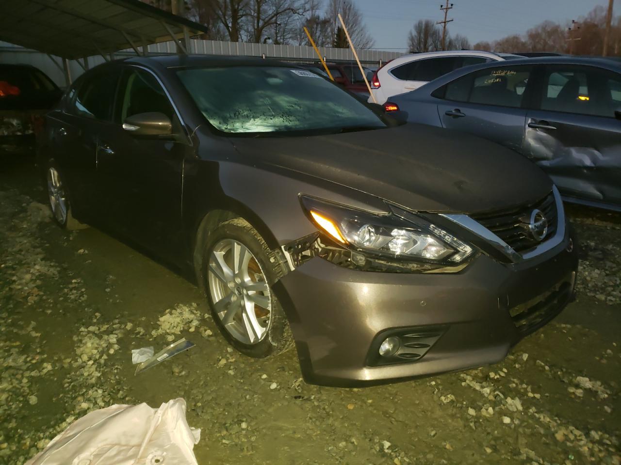 NISSAN ALTIMA 3.5 2017 with VIN 1N4BL3APXHC134611 - Photo from auction