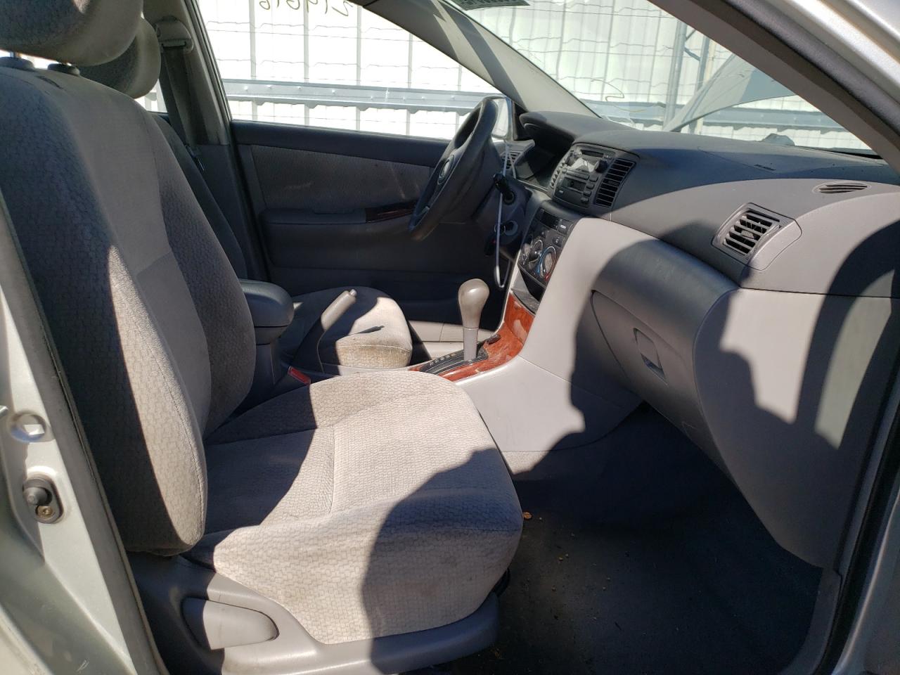 Photo 5 from auction – 2003 TOYOTA COROLLA CE with VIN JTDBR32E332009177