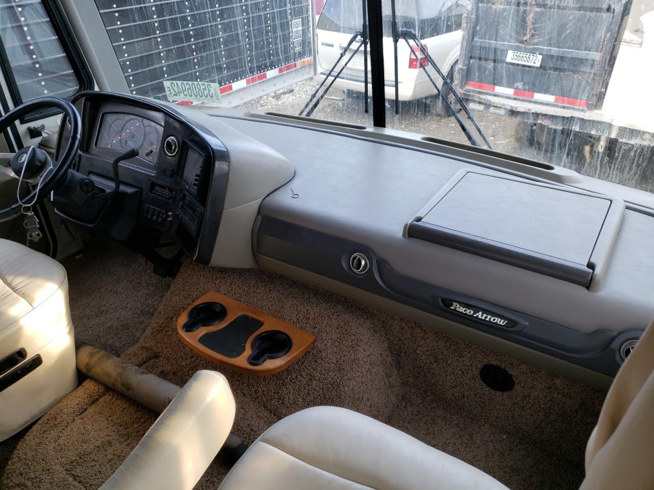 Photo 5 from auction – 2003 WORKHORSE CUSTOM CHASSIS MOTORHOME with VIN 5B4MP67G433368645