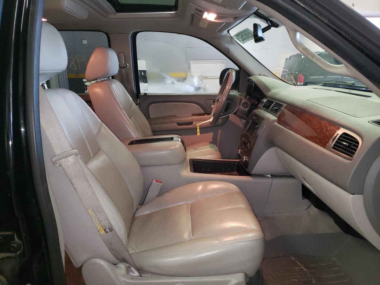 Photo 5 from auction – 2007 GMC YUKON with VIN 1GKFK13067J112896