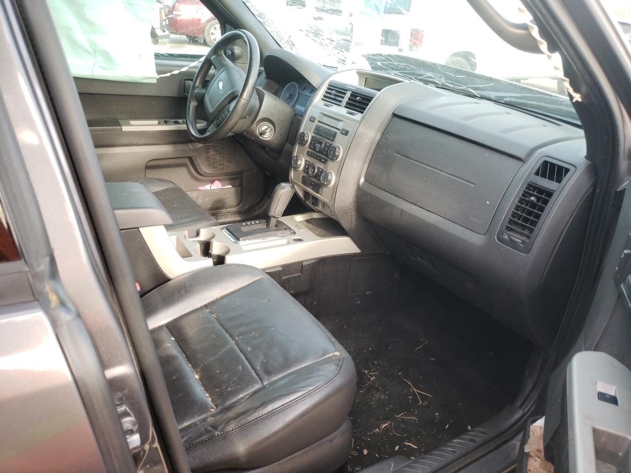 Photo 5 from auction – 2011 FORD ESCAPE XLT with VIN 1FMCU9DG2BKB58517