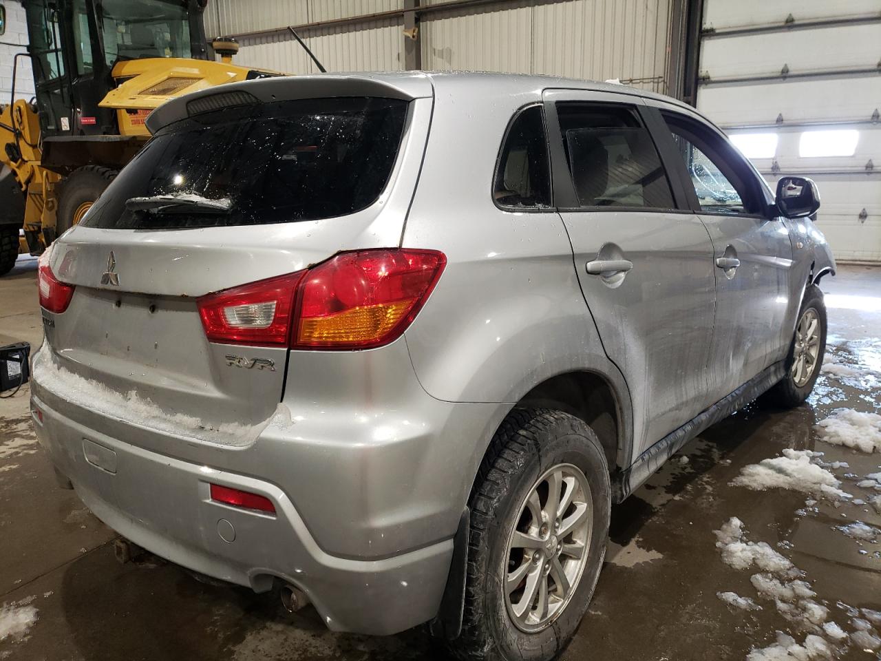 Photo 4 from auction – 2011 MITSUBISHI RVR SE with VIN JA4AH3AU1BZ601619