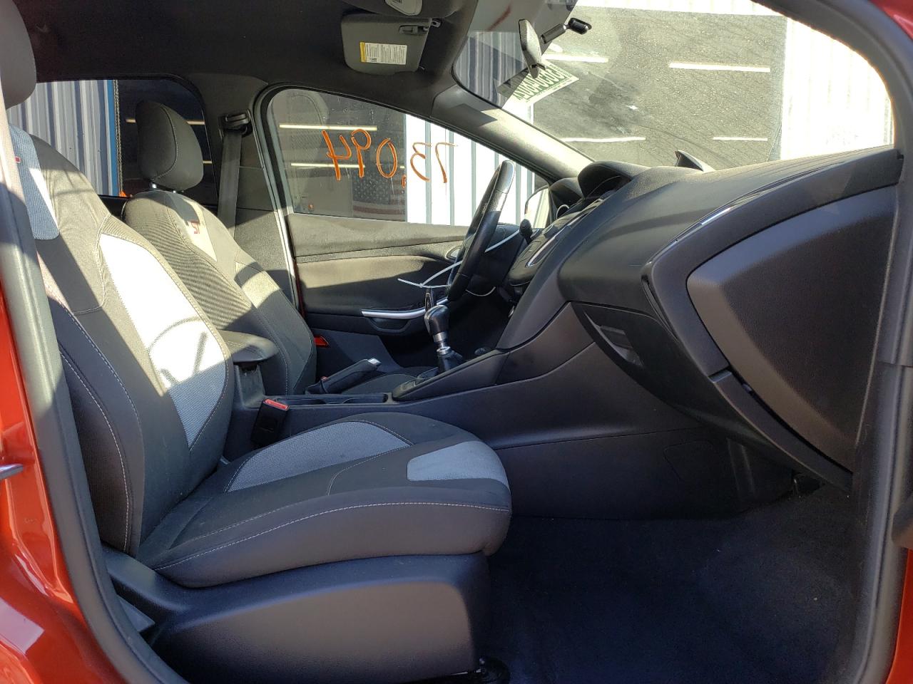Photo 5 from auction – 2018 FORD FOCUS ST with VIN 1FADP3L96JL247649