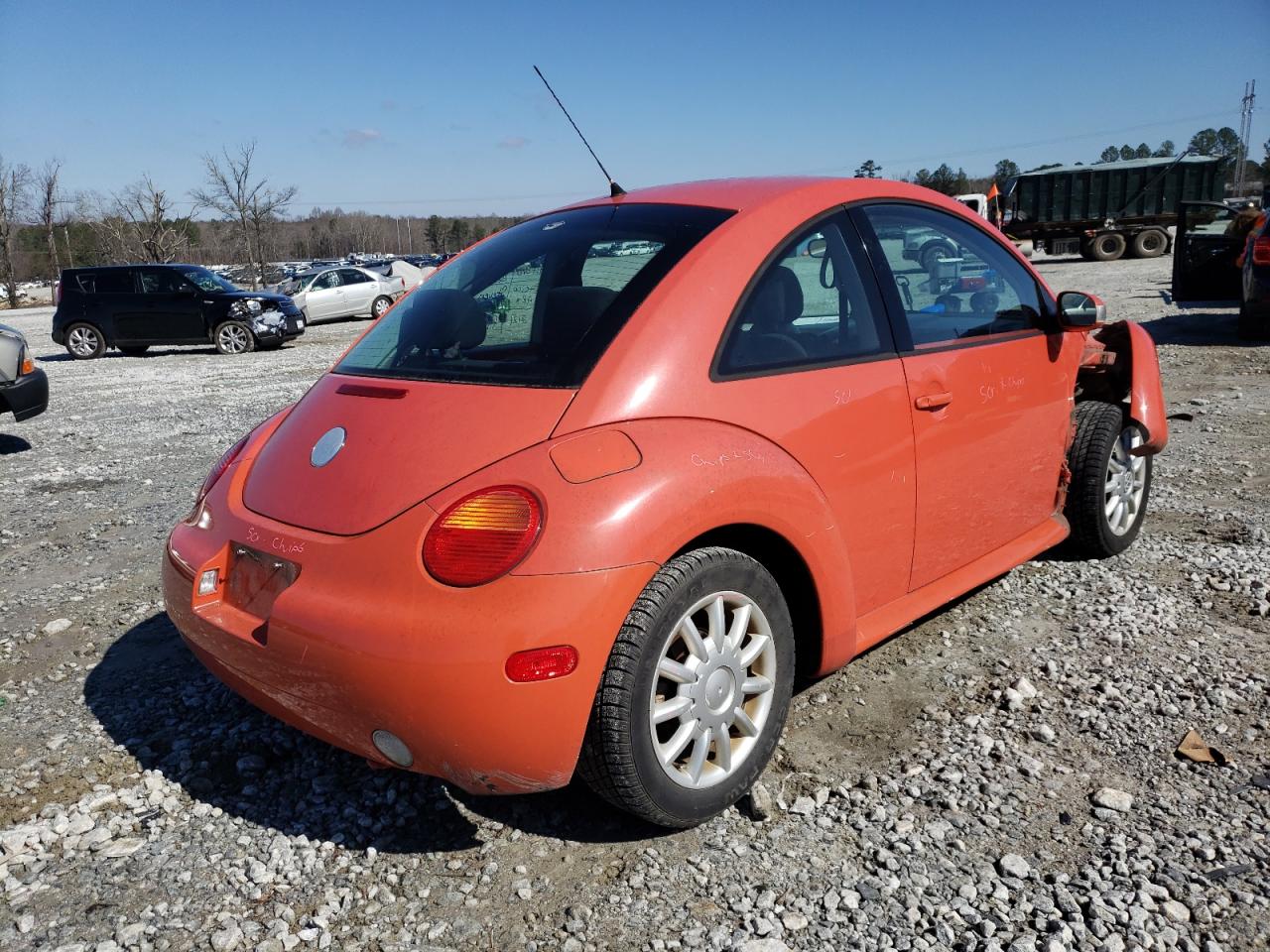 Photo 4 from auction – 2004 VOLKSWAGEN NEW BEETLE with VIN 3VWCK31C04M413246