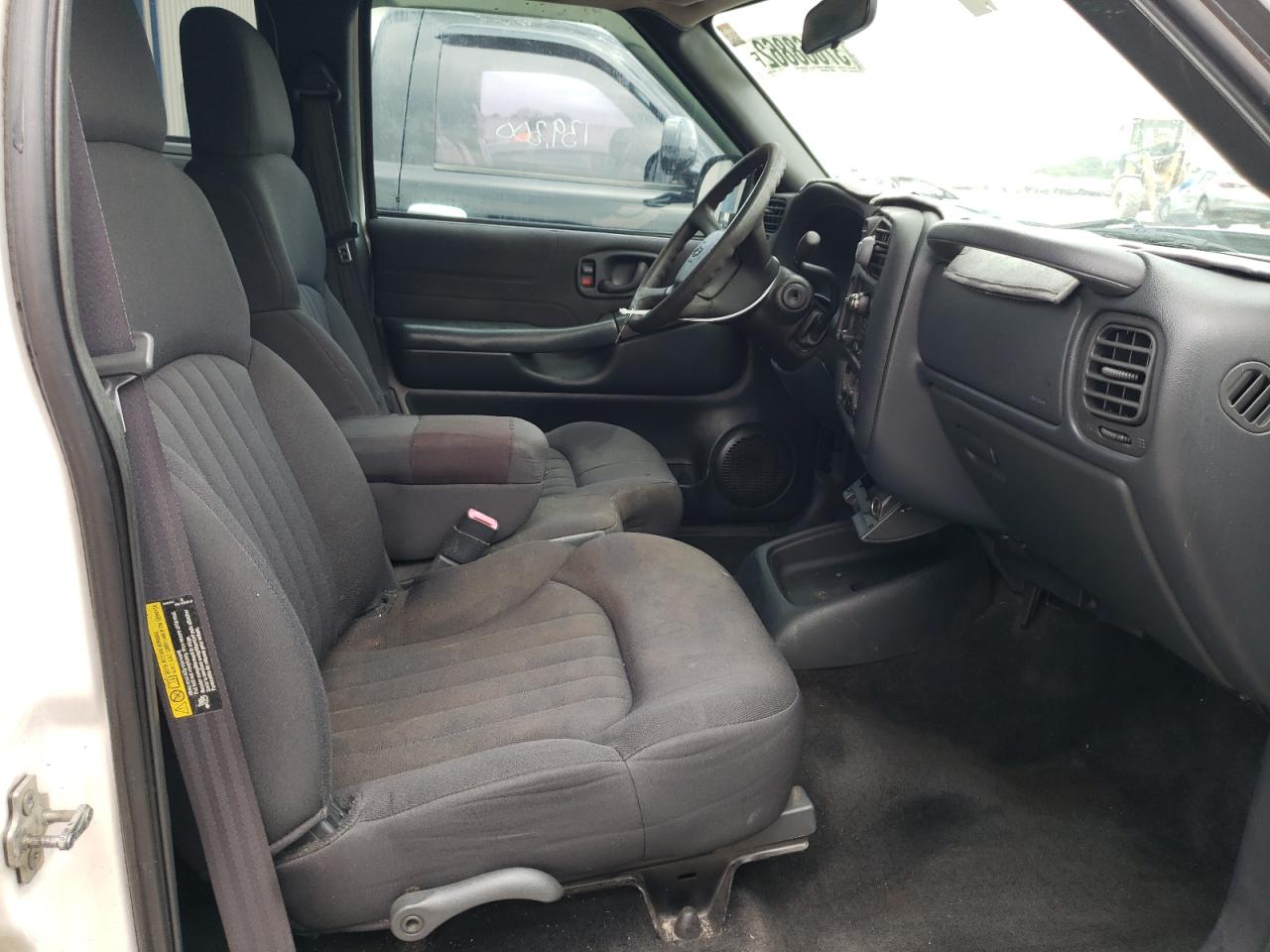 Photo 5 from auction – 2004 CHEVROLET BLAZER with VIN 1GNCS13X14K144986