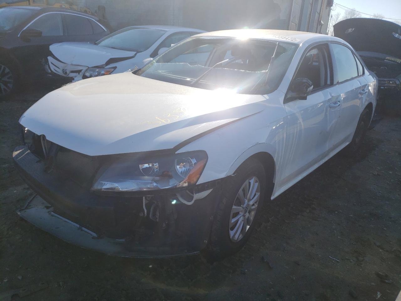 Photo 2 from auction – 2015 VOLKSWAGEN PASSAT S with VIN 1VWAT7A38FC048654