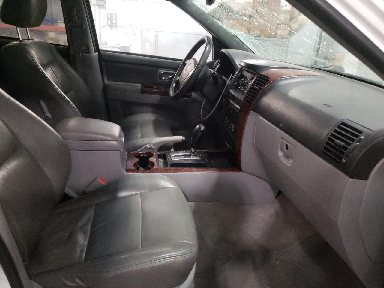 Photo 5 from auction – 2004 KIA SORENTO EX with VIN KNDJC733245332878