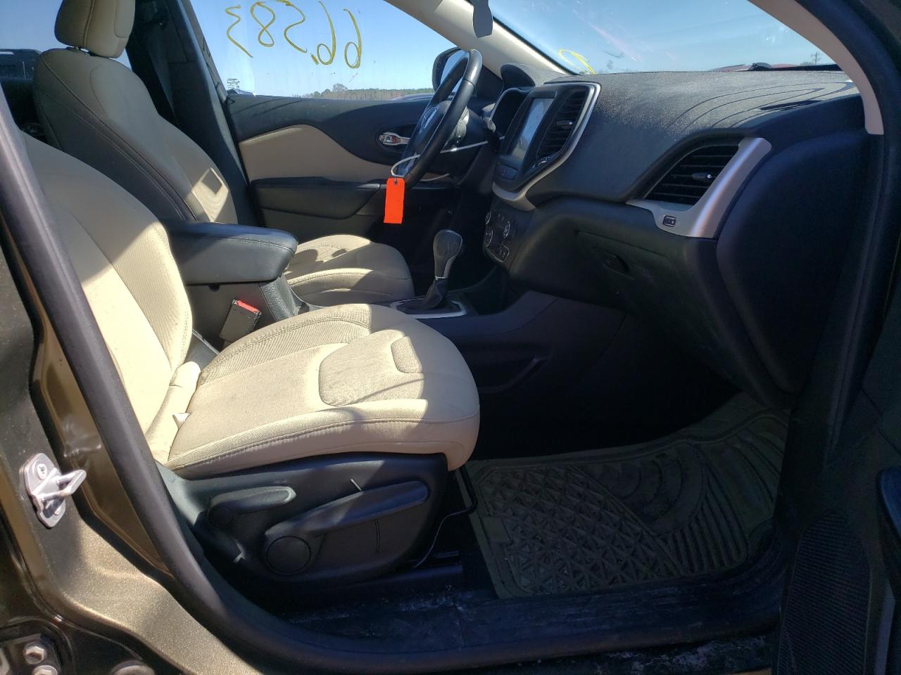 Photo 5 from auction – 2015 JEEP CHEROKEE L with VIN 1C4PJLCB3FW612421