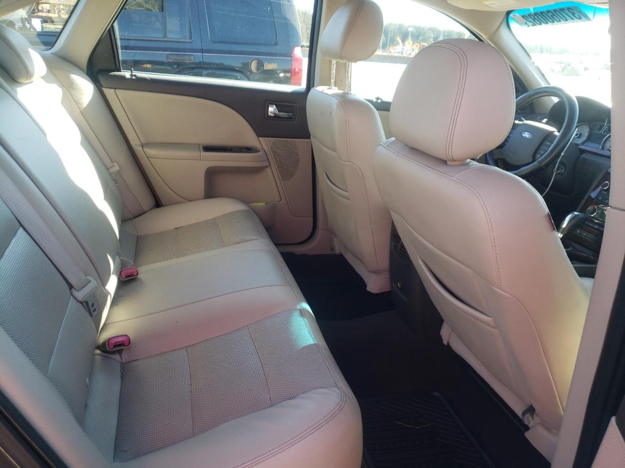 Photo 6 from auction – 2008 FORD TAURUS LIM with VIN 1FAHP25W88G150972
