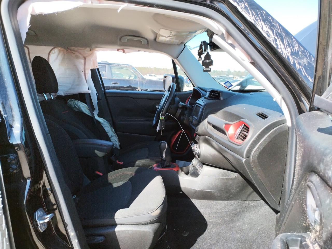 Photo 5 from auction – 2015 JEEP RENEGADE T with VIN ZACCJBCT4FPB21015