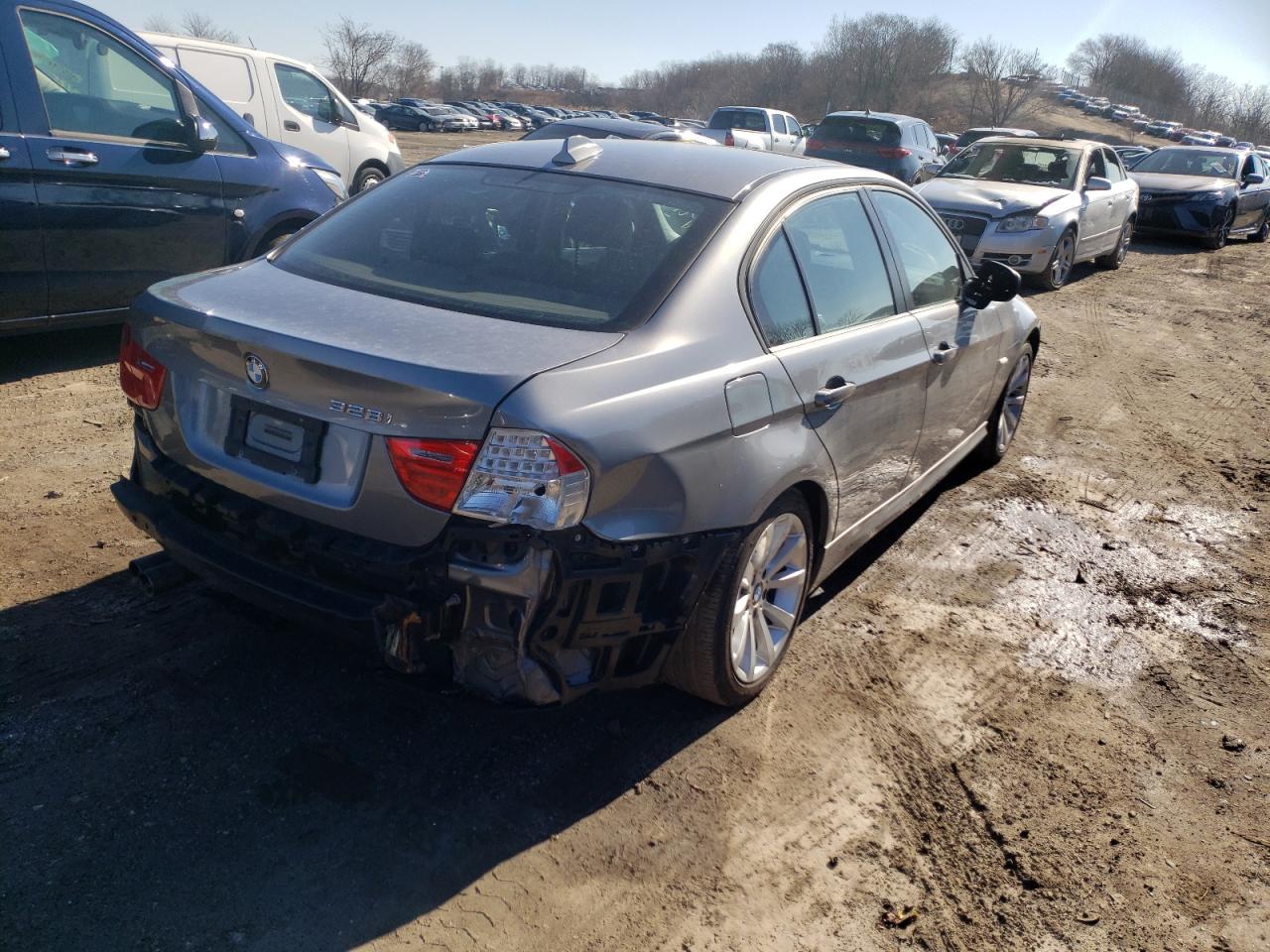 Photo 4 from auction – 2011 BMW 328 I SULE with VIN WBAPH5G55BNM72896