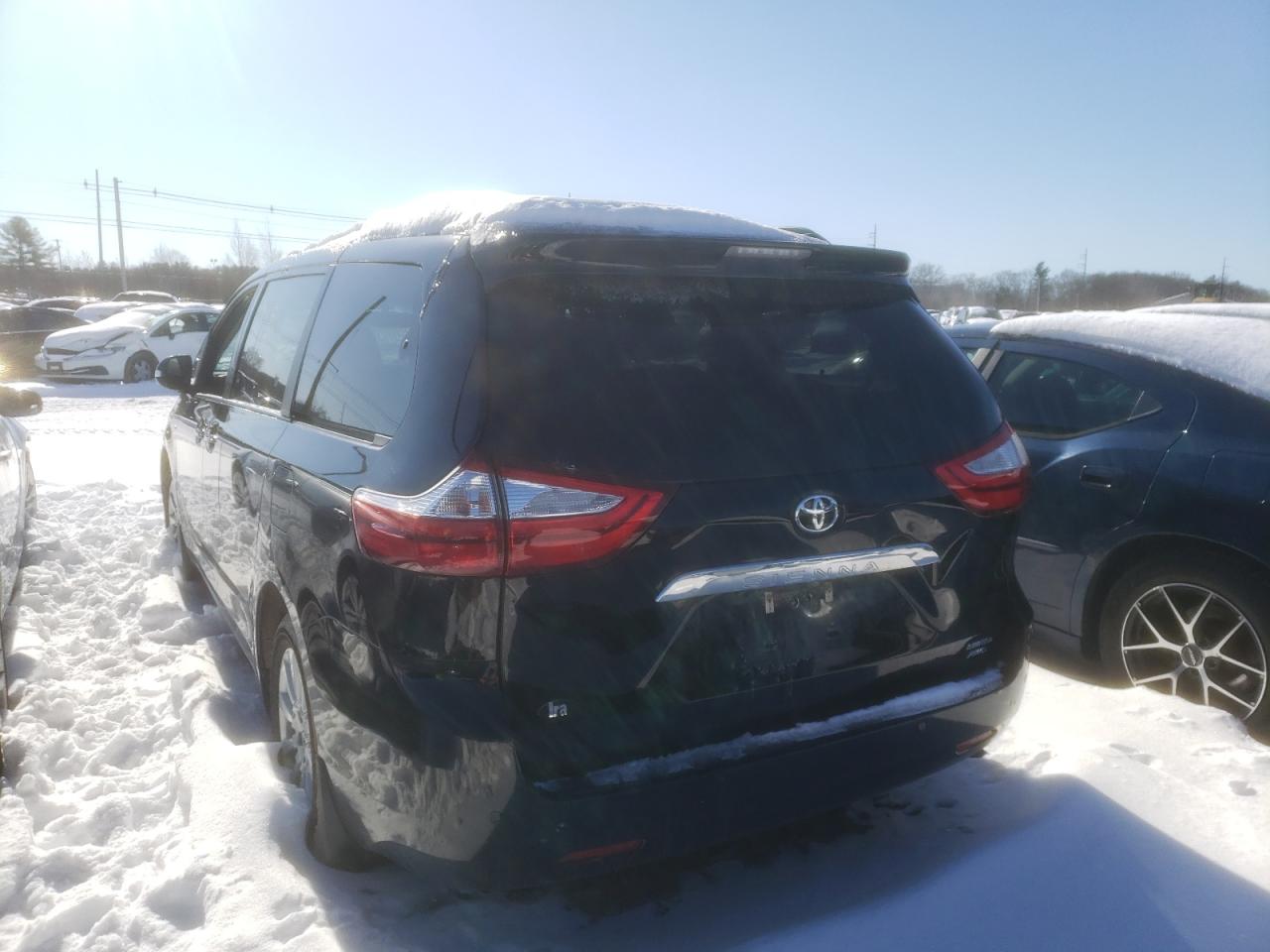 Photo 3 from auction – 2017 TOYOTA SIENNA XLE with VIN 5TDDZ3DC0HS172180