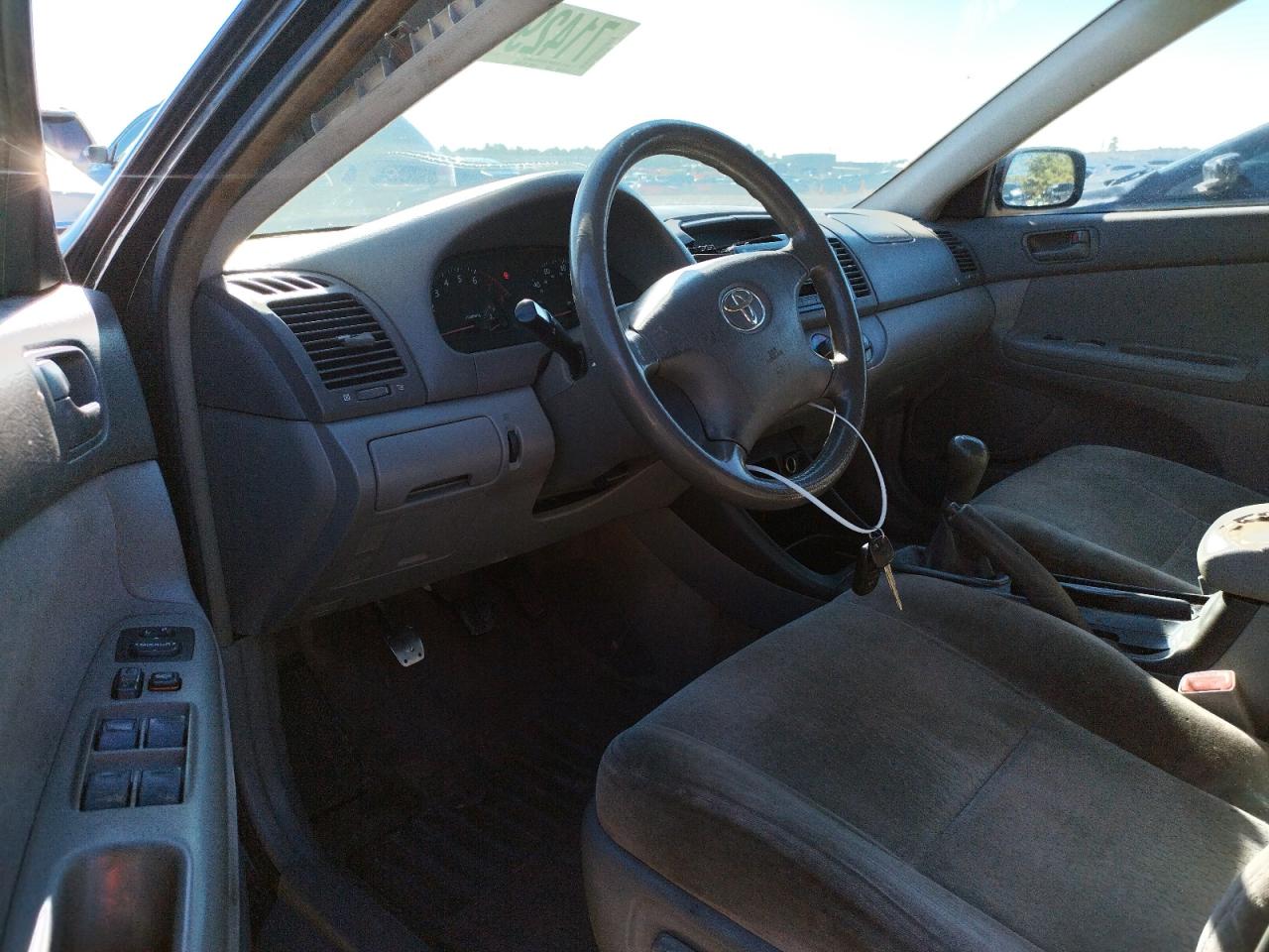 Photo 9 from auction – 2004 TOYOTA CAMRY LE with VIN JTDBE32K340262823