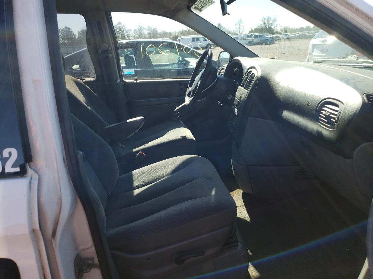 Photo 5 from auction – 2005 DODGE GRAND CARA with VIN 1D4GP24R45B258857