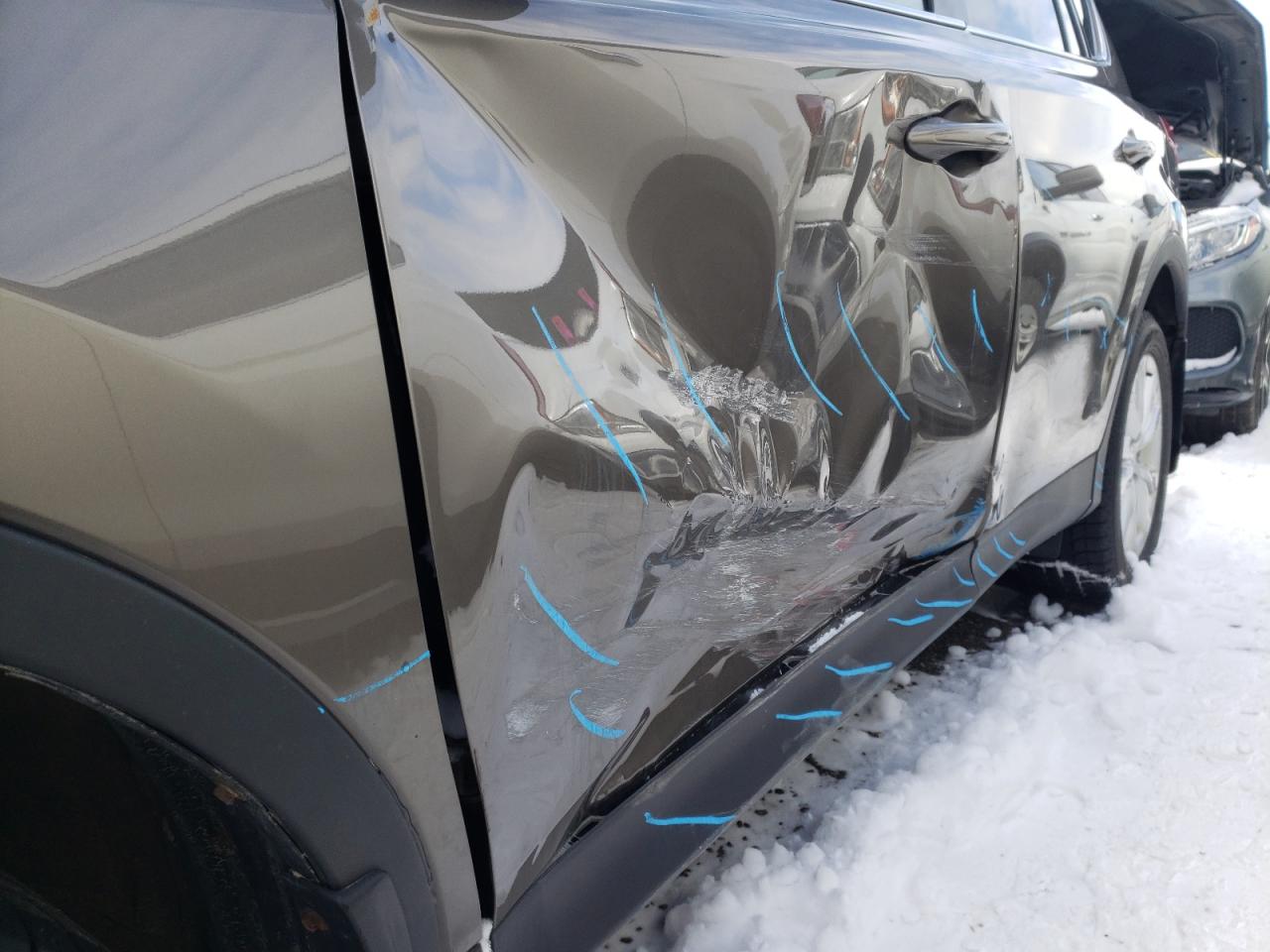 Photo 9 from auction – 2014 TOYOTA RAV4 LIMIT with VIN 2T3DFREV2EW222728