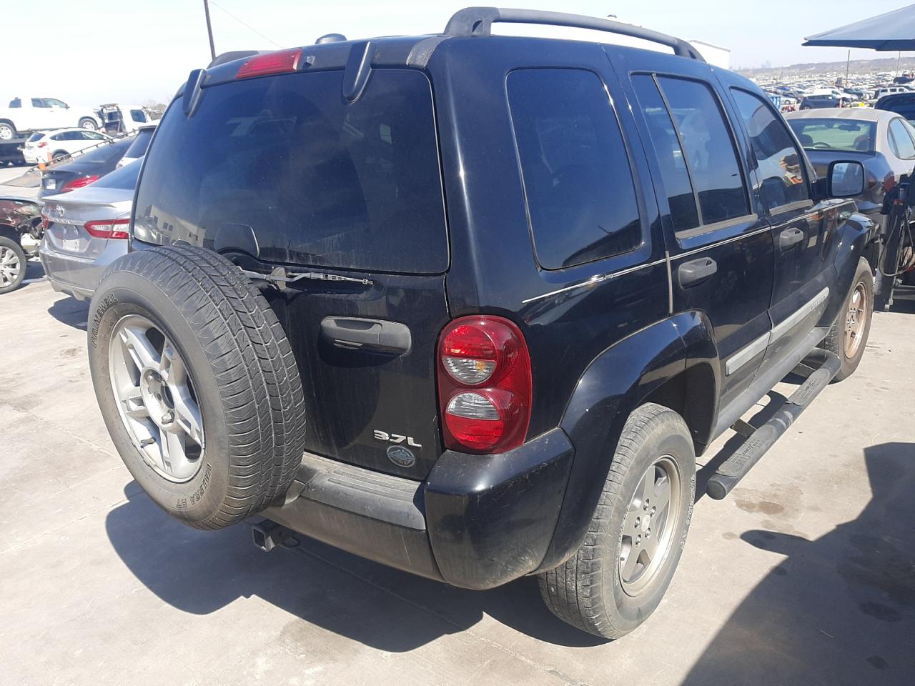 Photo 4 from auction – 2005 JEEP LIBERTY RE with VIN 1J4GK38K85W640259