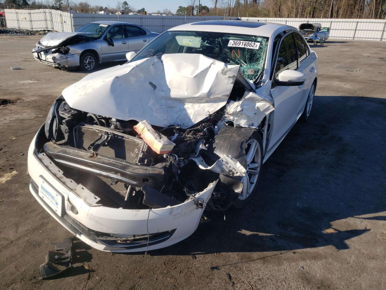 Photo 2 from auction – 2014 VOLKSWAGEN PASSAT SEL with VIN 1VWCN7A33EC004952