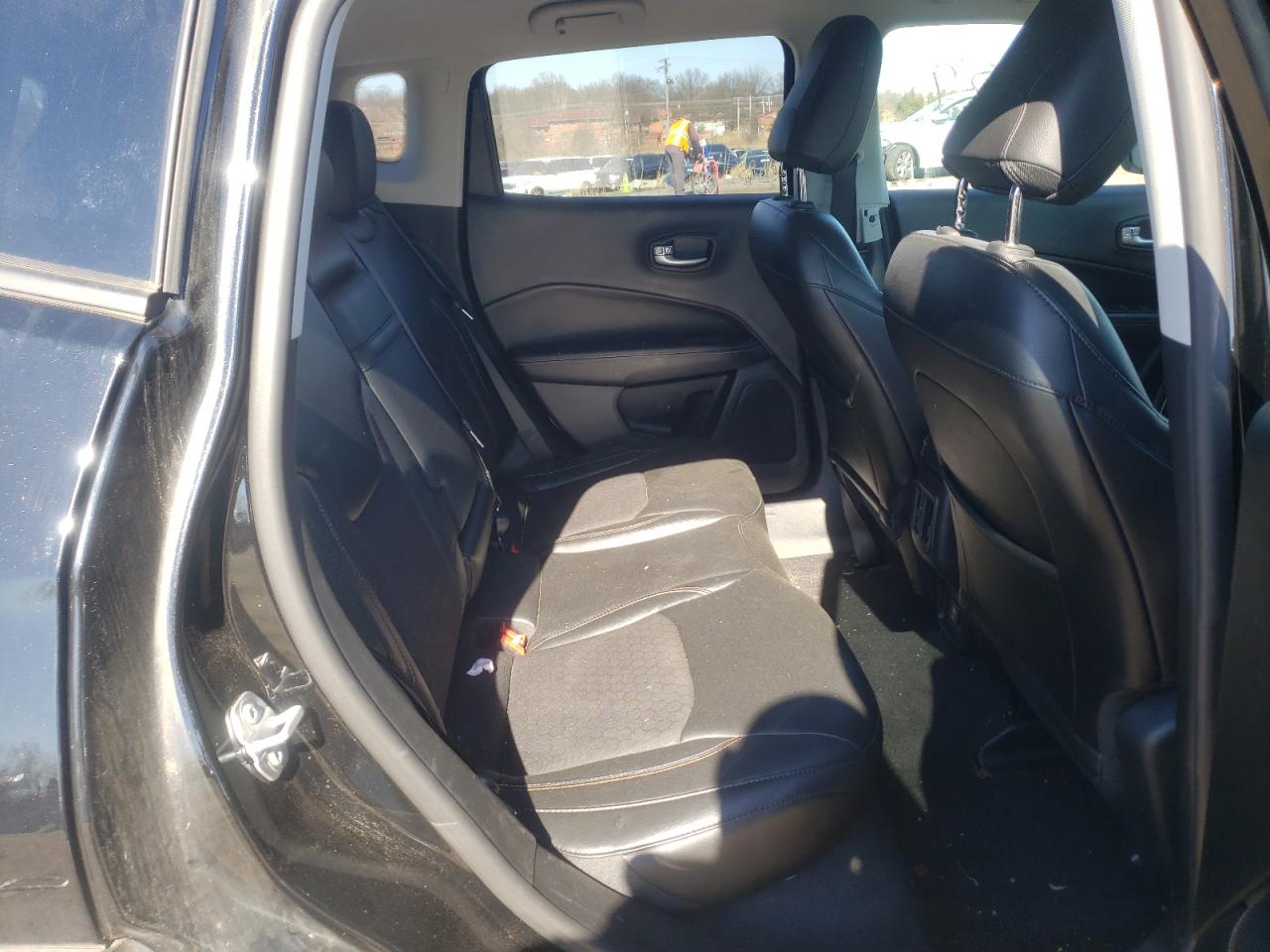 Foto 6 de la subasta – 2018 JEEP COMPASS LA con VIN 3C4NJCBB1JT410992