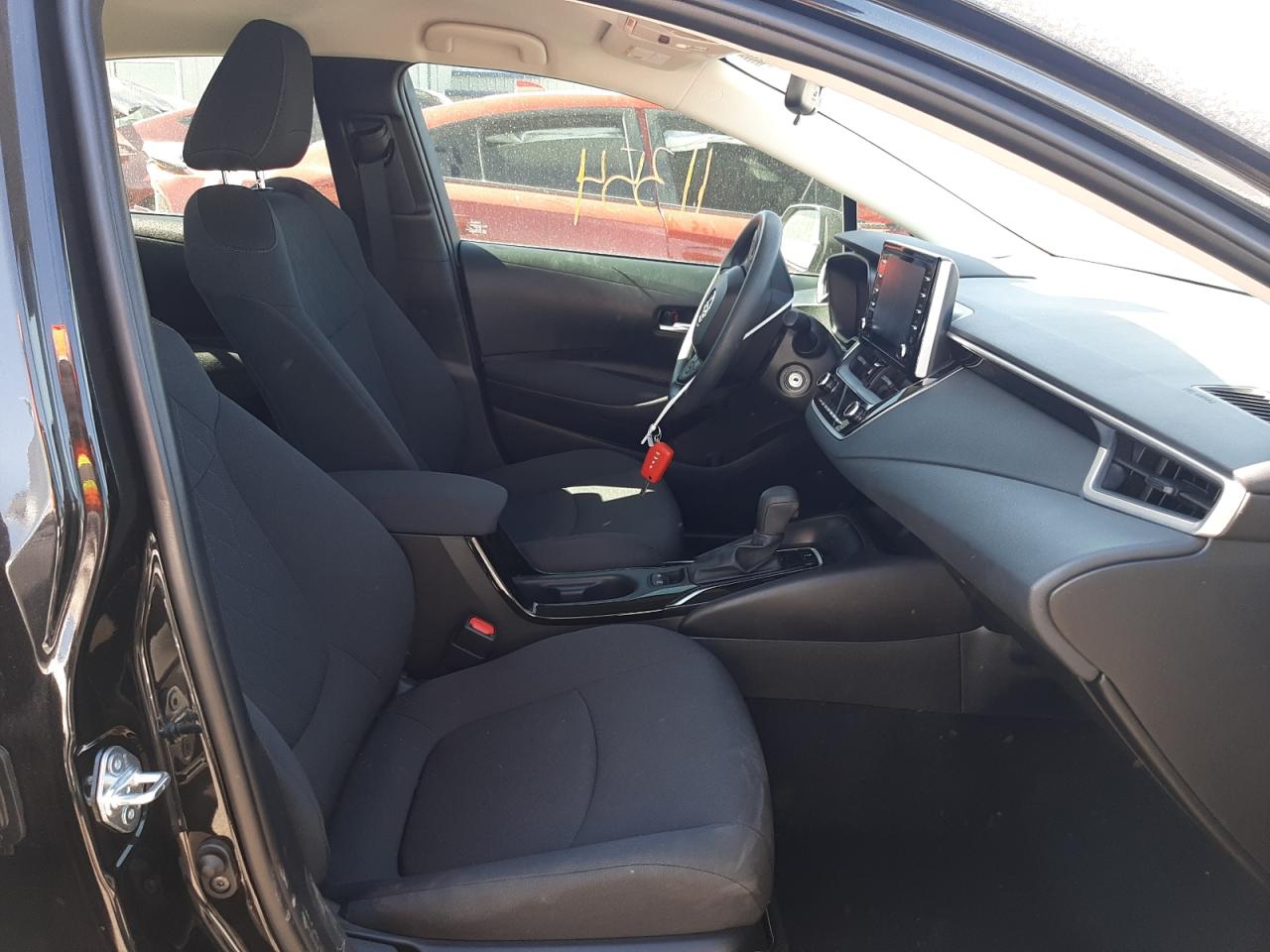 Photo 5 from auction – 2021 TOYOTA COROLLA LE with VIN 5YFEPMAE4MP177200
