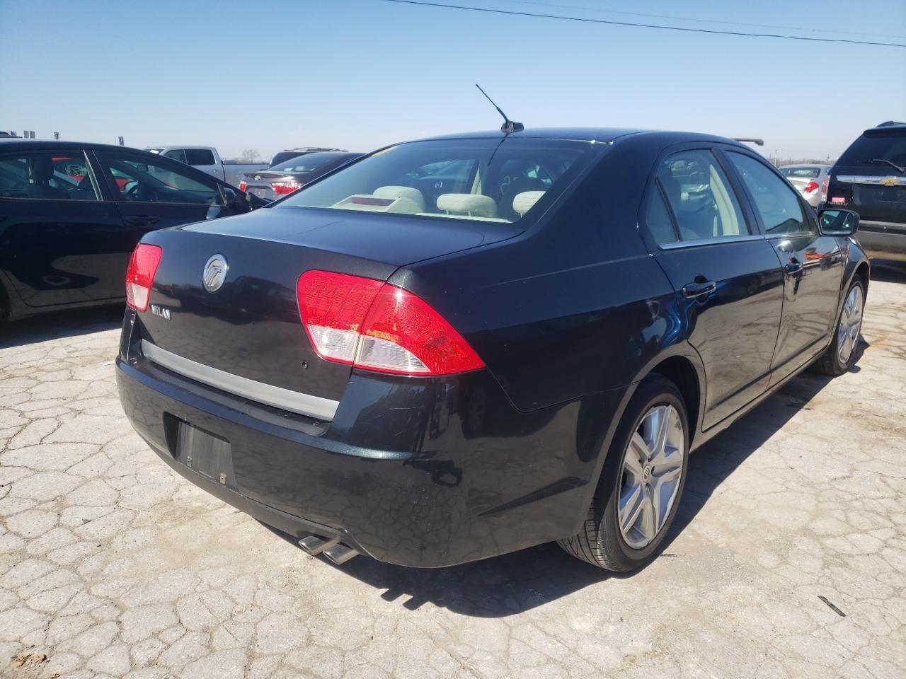 Photo 4 from auction – 2010 MERCURY MILAN with VIN 3MEHM0HA6AR630562