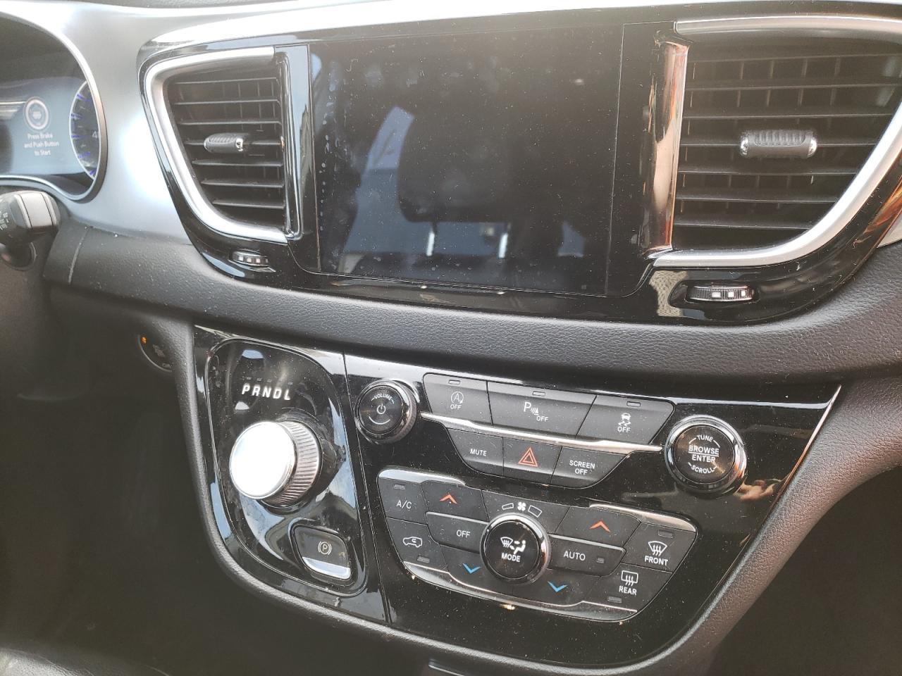 Photo 9 from auction – 2018 CHRYSLER PACIFICA T with VIN 2C4RC1EG6JR261621