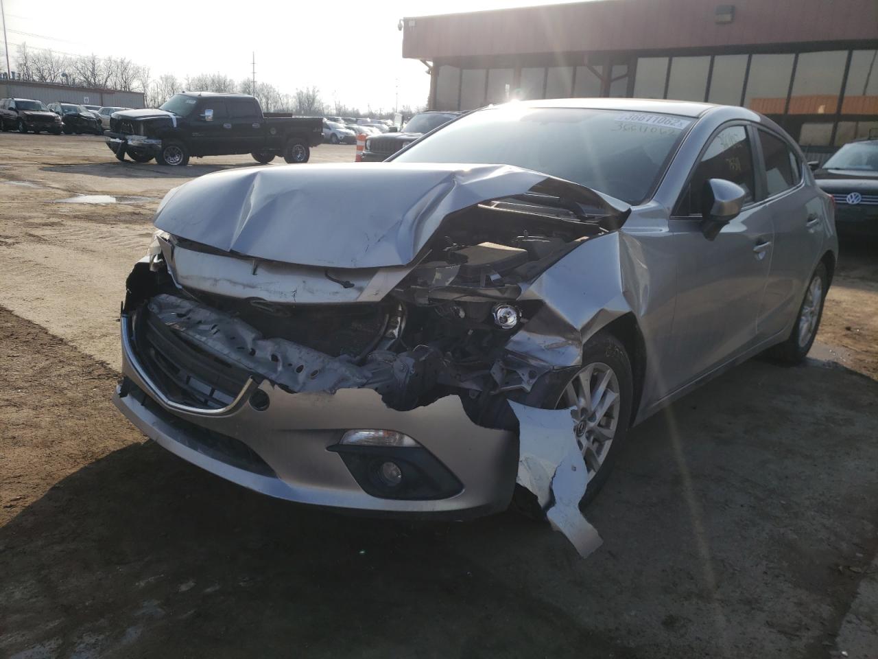 Photo 2 from auction – 2016 MAZDA 3 TOURING with VIN JM1BM1M71G1326419