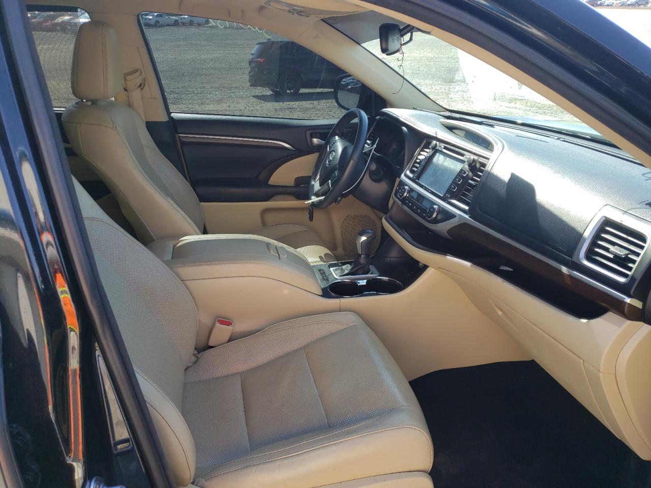 Foto 5 de la subasta – 2016 TOYOTA HIGHLANDER con VIN 5TDDKRFH6GS326888