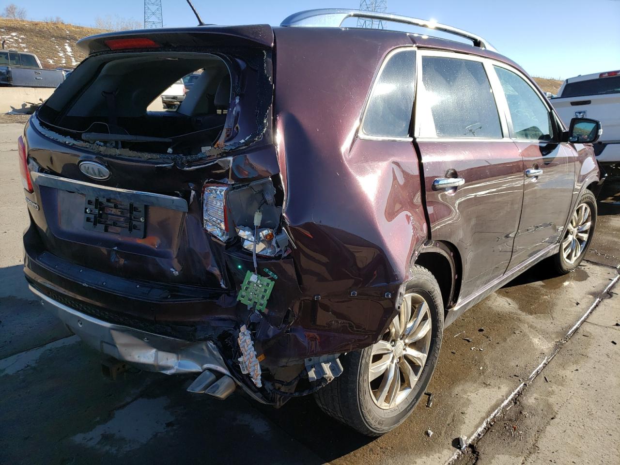 Photo 4 from auction – 2012 KIA SORENTO SX with VIN 5XYKWDA28CG193379