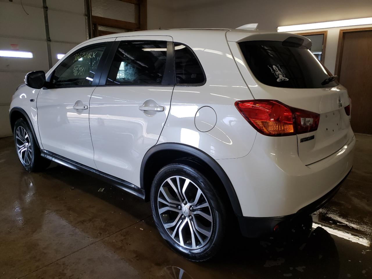 Photo 3 from auction – 2017 MITSUBISHI OUTLANDER with VIN JA4AP3AU1HZ047803