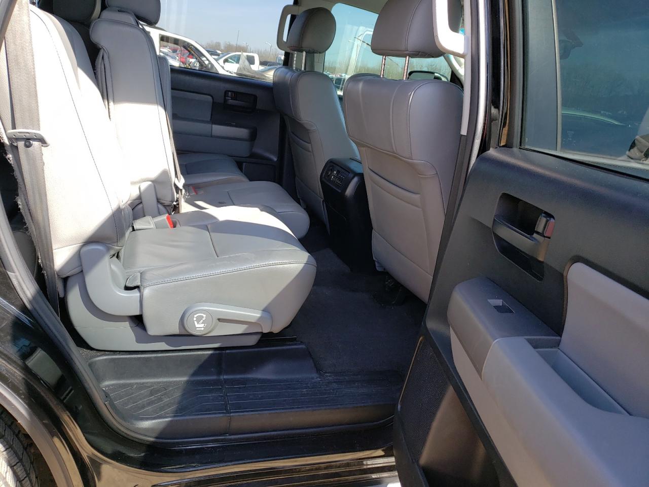 Photo 6 from auction – 2012 TOYOTA SEQUIOA with VIN 5TDBW5G1XCS070478
