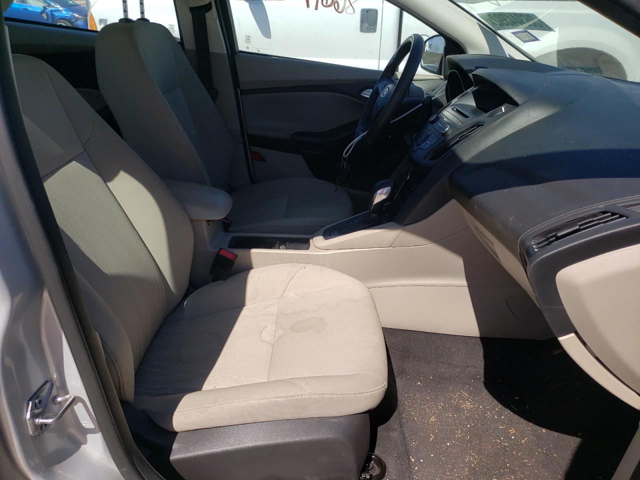 Photo 5 from auction – 2017 FORD FOCUS SE with VIN 1FADP3F22HL247639