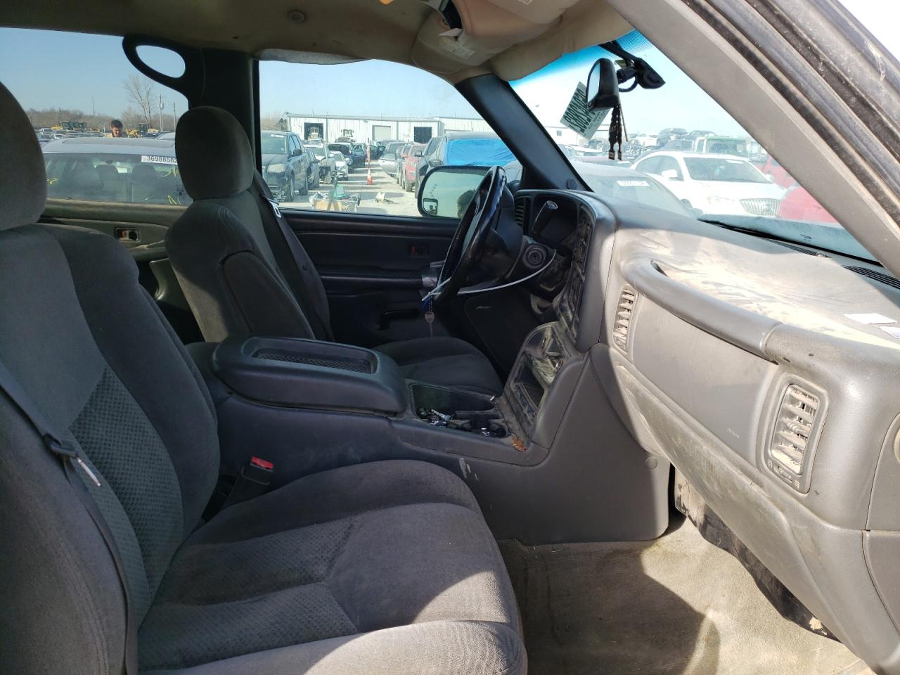 Photo 5 from auction – 2005 CHEVROLET SILVERADO with VIN 1GCHC23205F961575